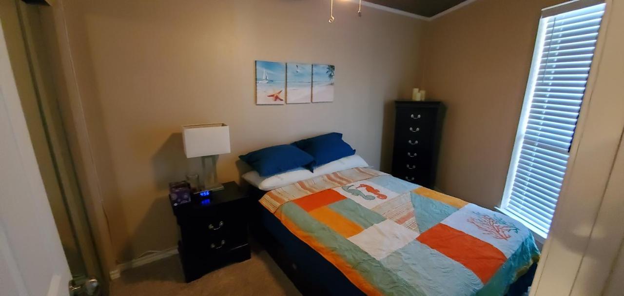 Waterfront North With And Pool Access *