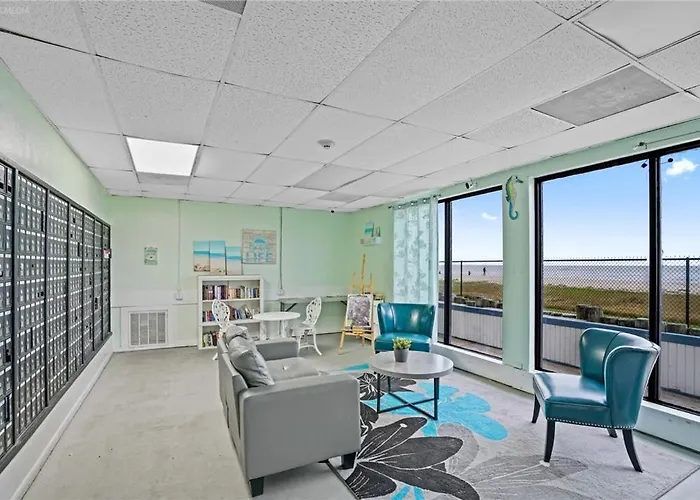 Waterfront North Beach Condo With Beach And Pool Access