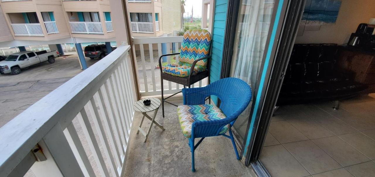 Waterfront North With And Pool Access *