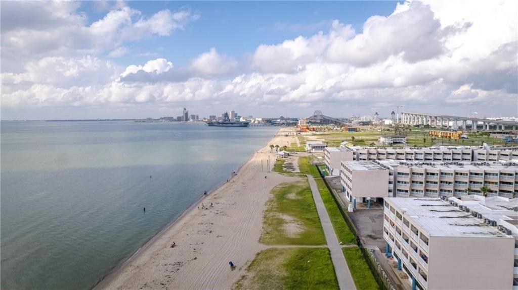 Apartment Waterfront North With And Pool Access