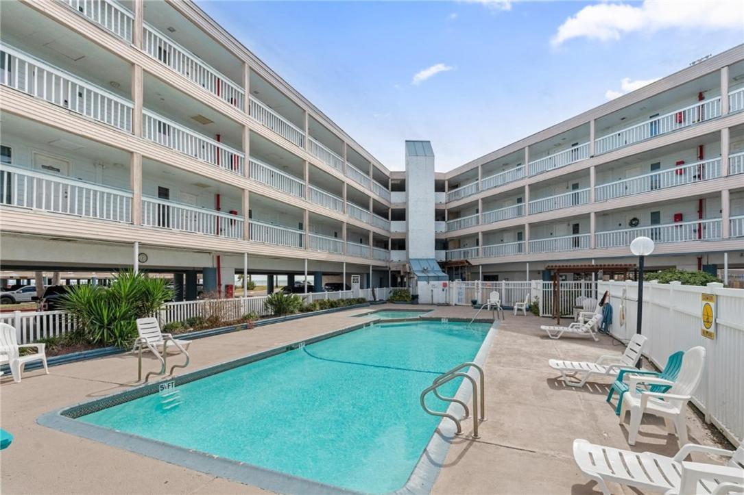 Waterfront North With And Pool Access